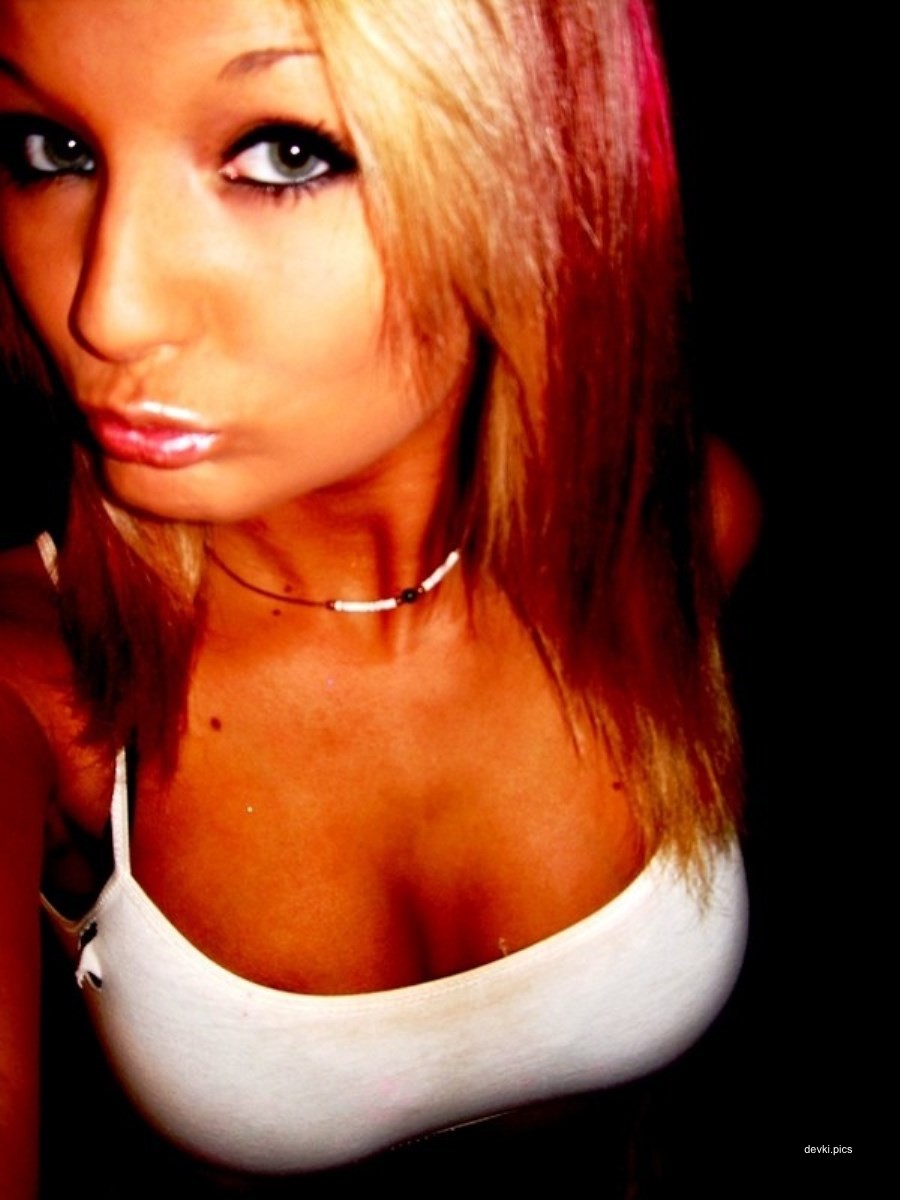 Topless Tanned Blonde Amateur Porn Photo Shoot