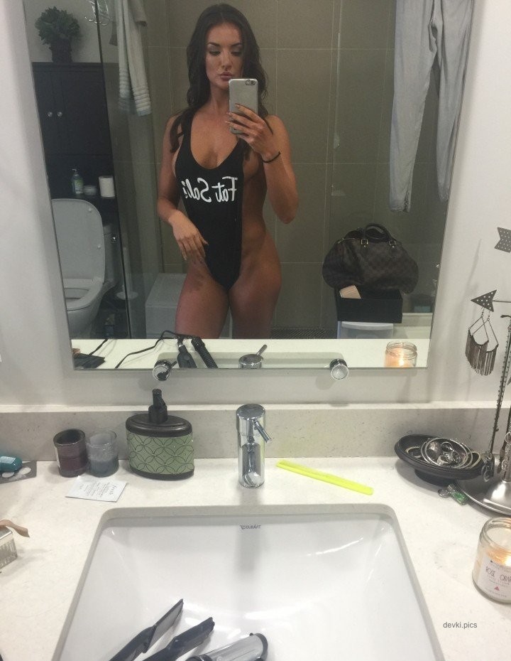 Hot Amateur Girl with Toned Body in Explicit Sex Photos