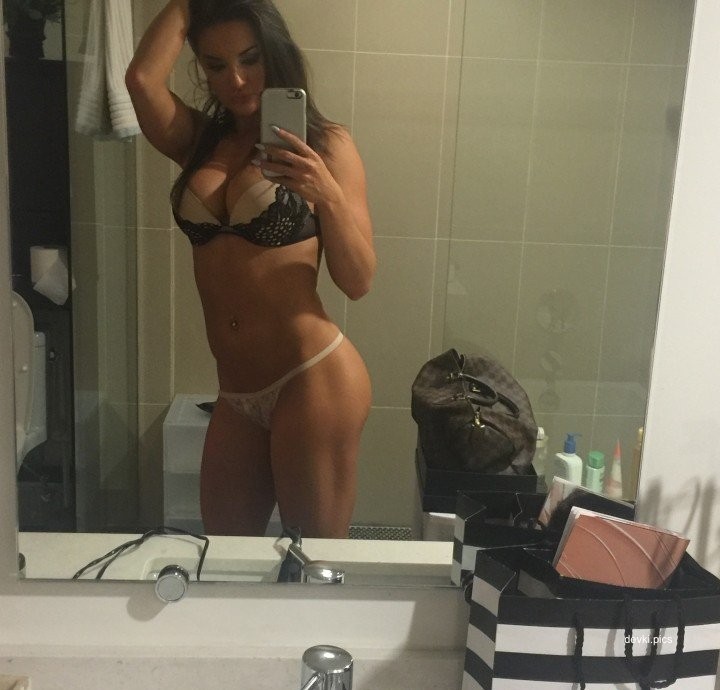 Hot Amateur Girl with Toned Body in Explicit Sex Photos