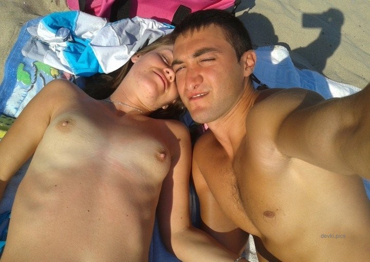 Outdoor Beach Fuck: Explicit Amateur Porn Photo Session