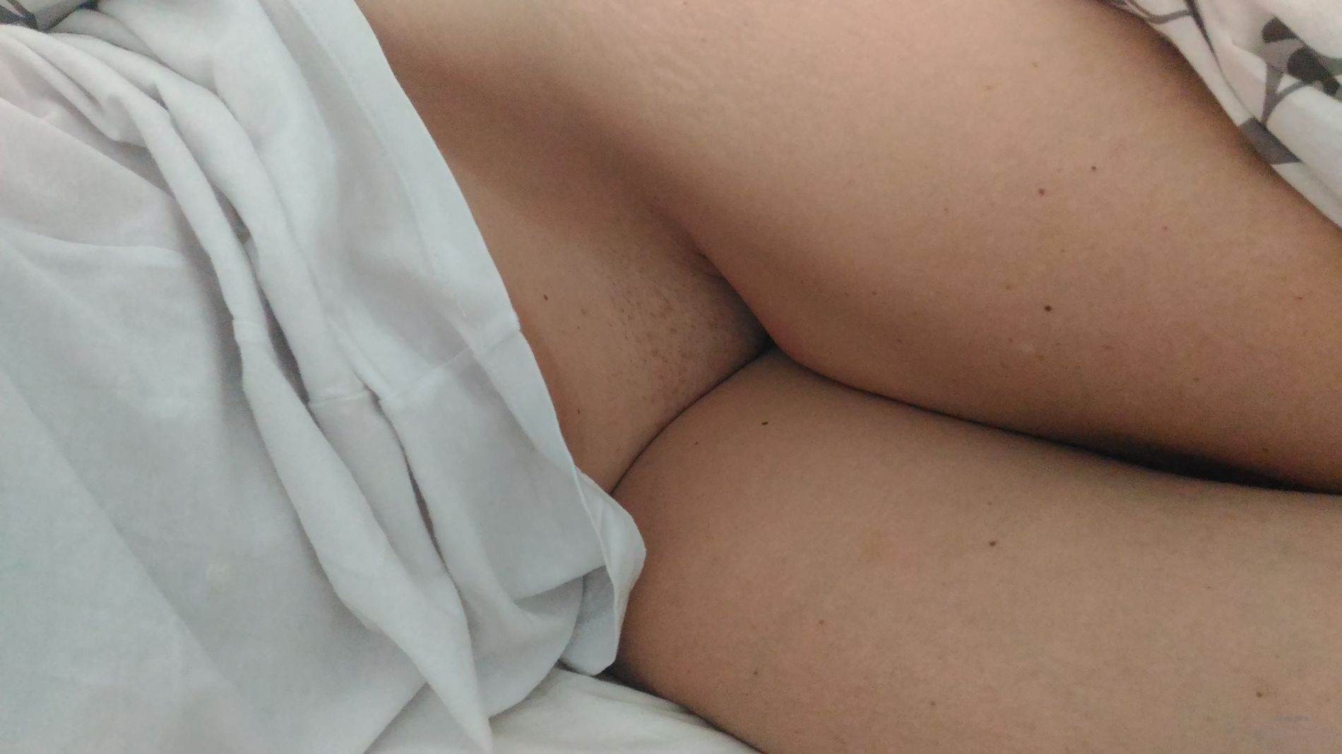 Wife caught sleeping pantyless: Explicit amateur photo!