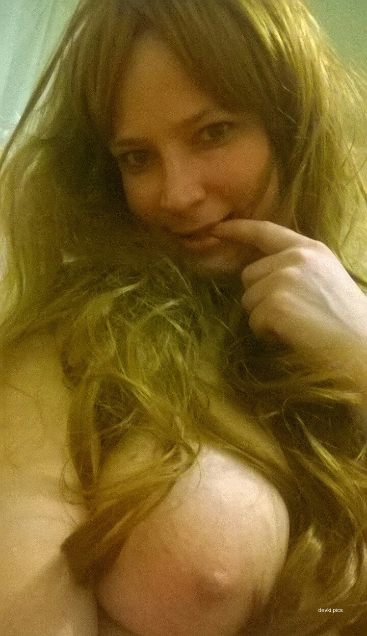 Mature Wife Loves Fisting - Amateur Porn Photo Explicit Content