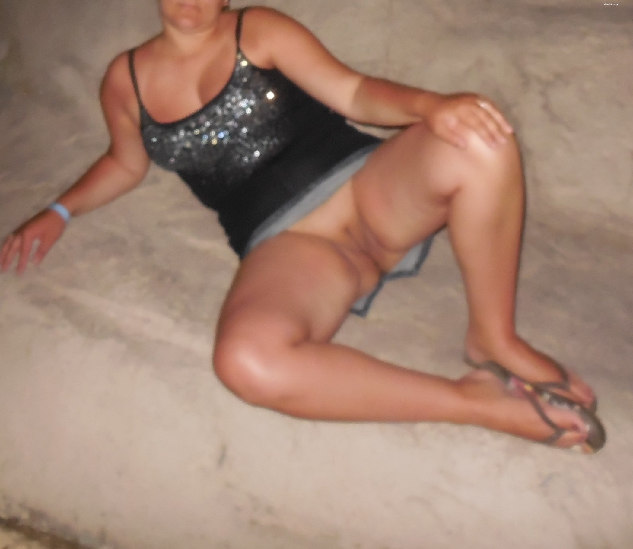 Steamy Amateur Beach Walk - Sensual Sea Stroll with Explicit Photos