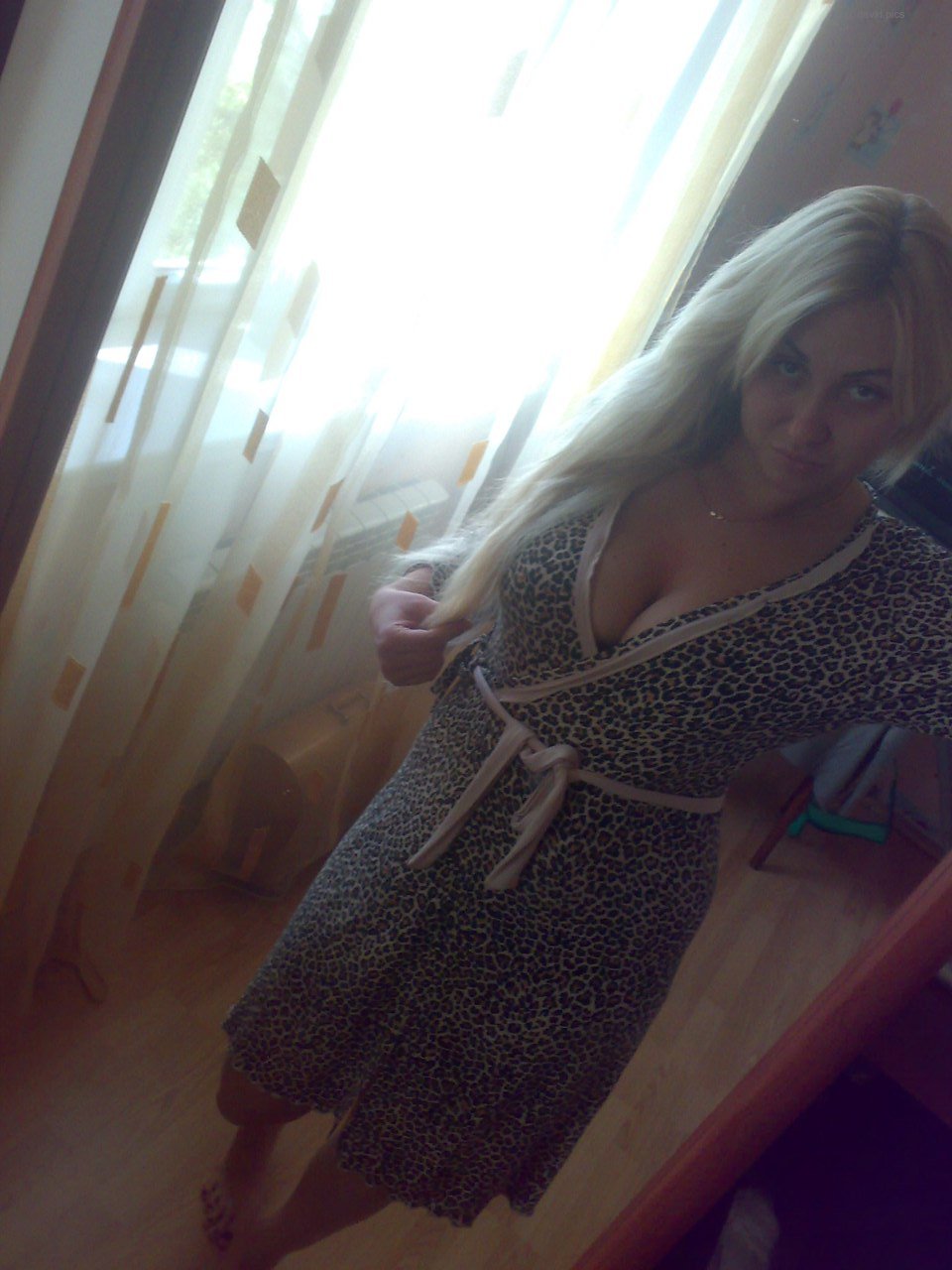 Amateur Sex Photos: Hot Babe Loves Getting Naughty on Camera