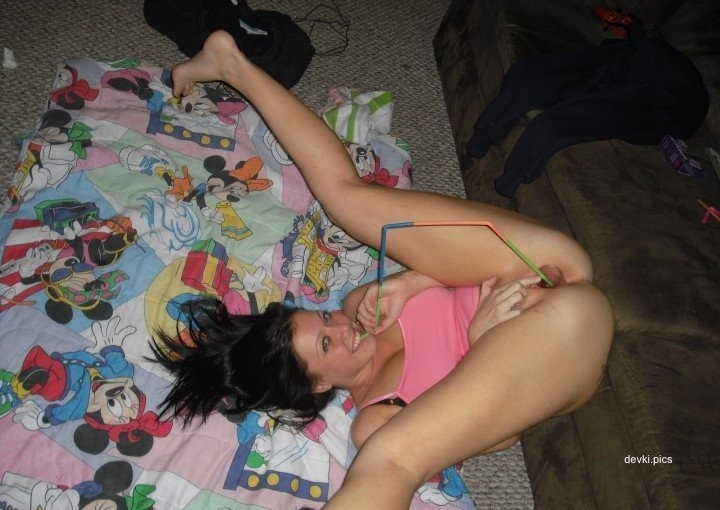 Sexy Brunette Exhibitionist Amateur Photo - Explicit Voyeurism XXX Content