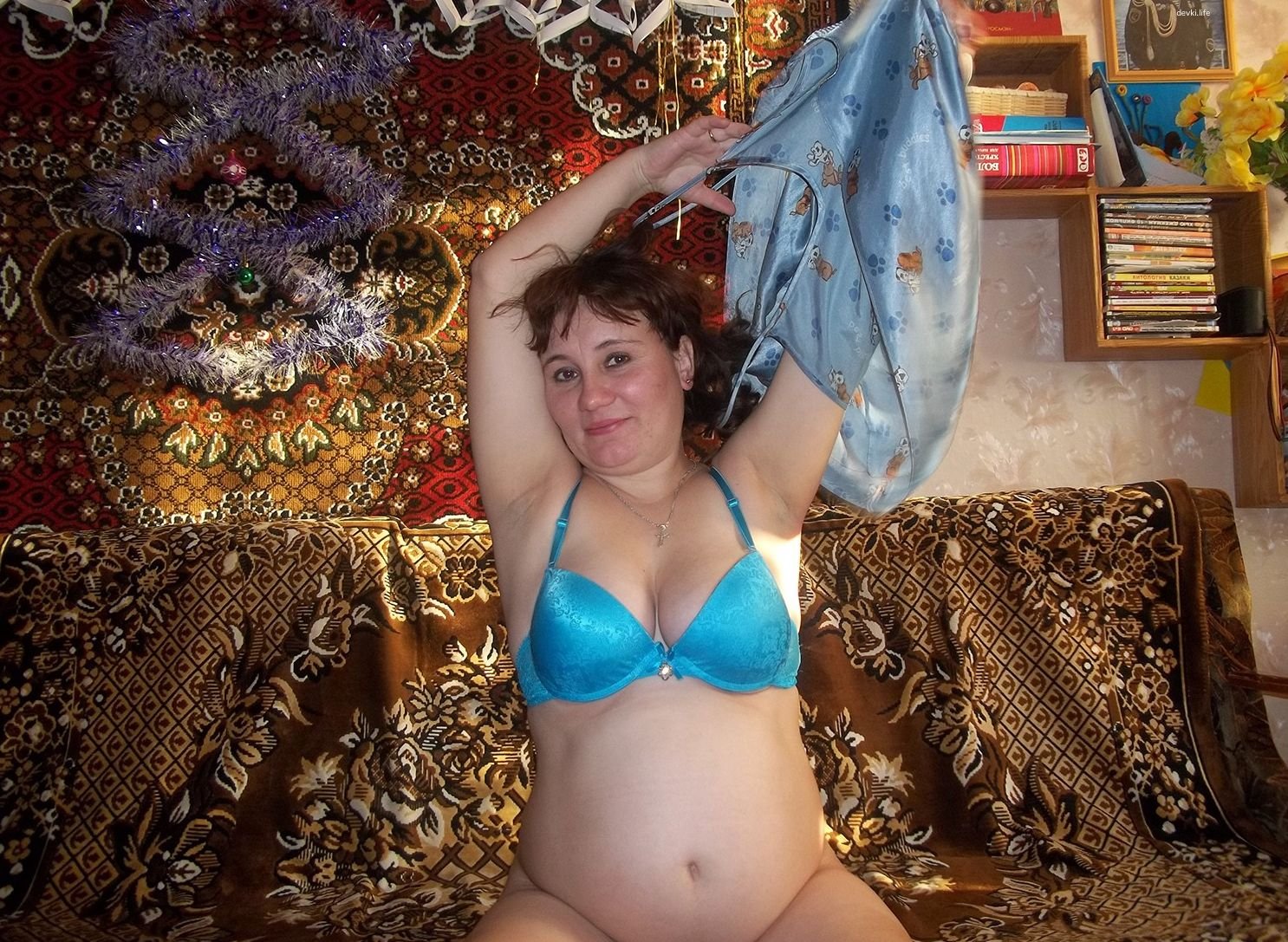 Hot Pregnant Amateur Porn Pics - Sexy Belly Bump on Display!