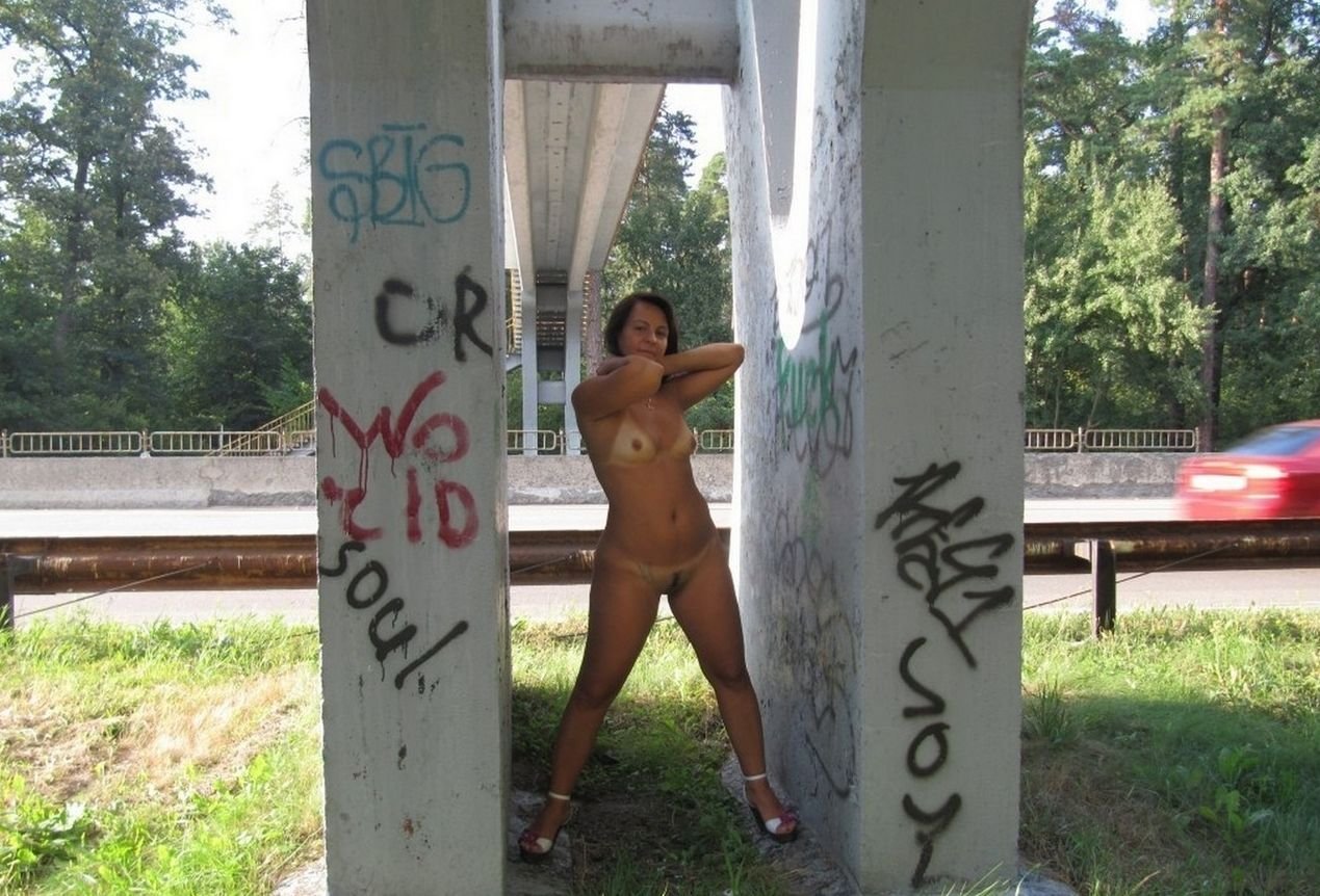 Madam Loves to Pose and Suck - Amateur Porn Photo Collection