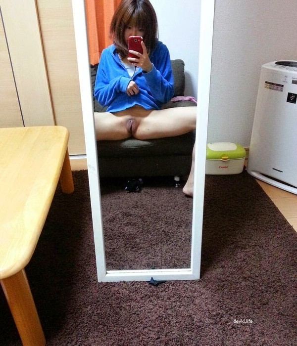 Amateur Asian Girl Photographs Her Hairy Pussy - Explicit Solo Masturbation