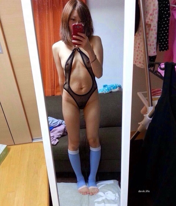 Amateur Asian Girl Photographs Her Hairy Pussy - Explicit Solo Masturbation