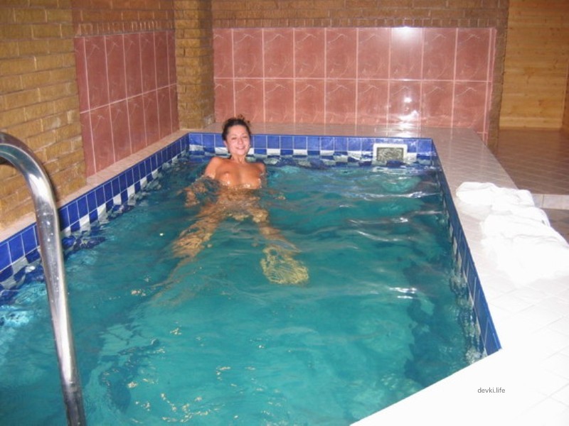 Hot College Girls in Sauna: Amateur Photo Shoot with Explicit Content