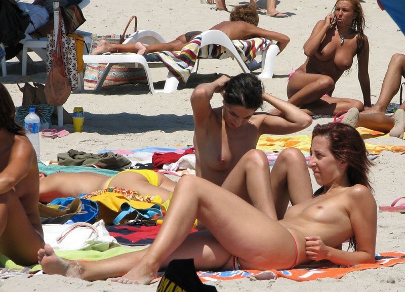 Naked Sexy Girls: Explicit Amateur Nude Beach Fun