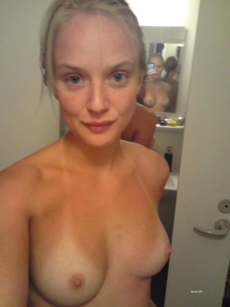 Sexy Doctor Engages in Oral Sex - Amateur Porn Photo