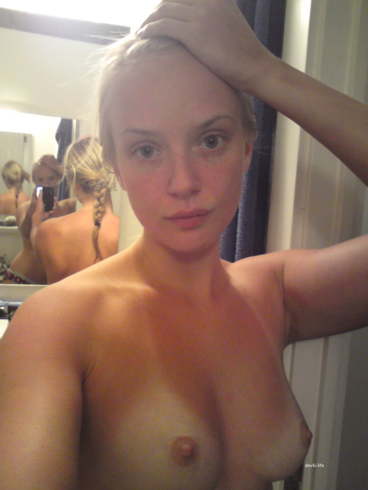 Sexy Doctor Engages in Oral Sex - Amateur Porn Photo