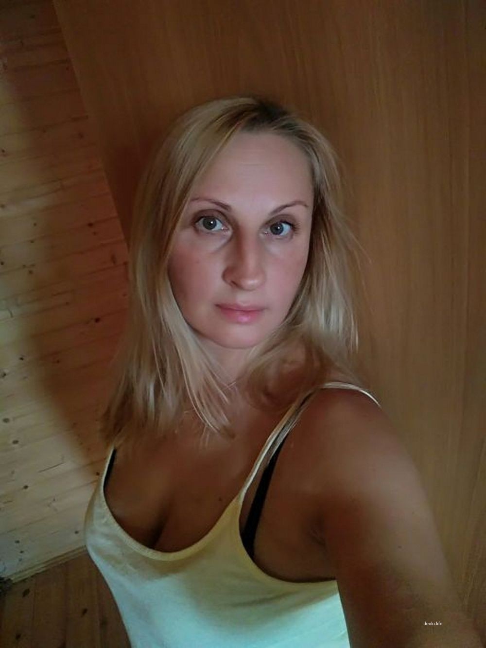 Mature lady takes explicit selfies clothed and nude - Amateur photo