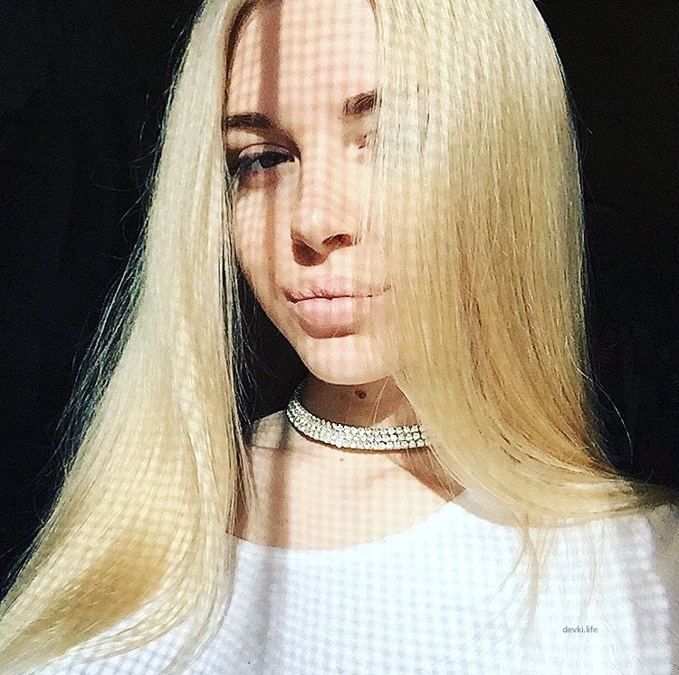 Blonde Babe Sucking Cock: Amateur Porn Photo Explicit Content