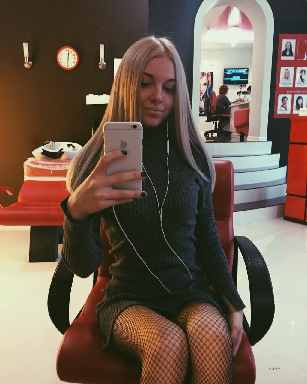 Blonde Babe Sucking Cock: Amateur Porn Photo Explicit Content