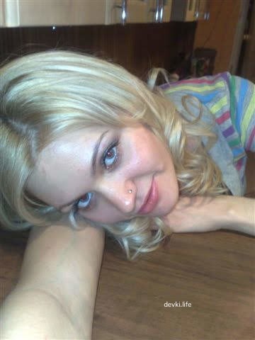 Passionate Amateur Teen Porn: Explicit Photos of a Wild Girl