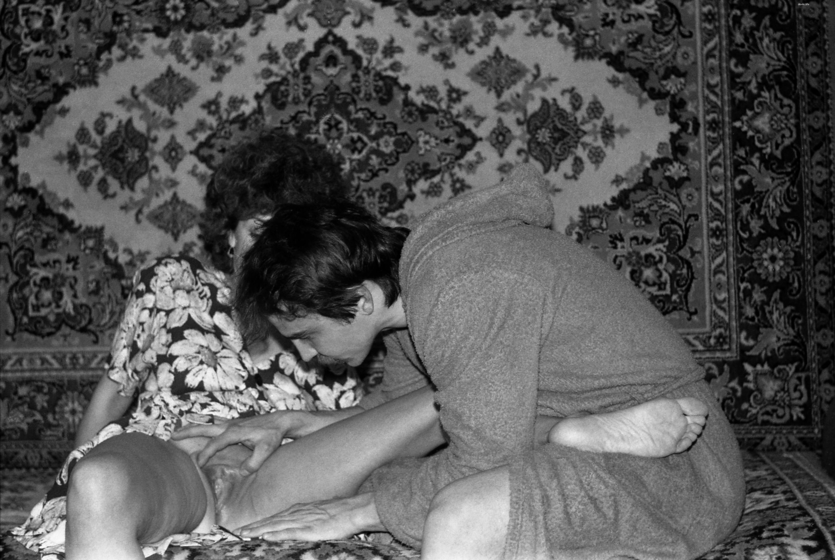 Mature Beauty with Big Tits in 90s Retro Porn - Explicit Amateur Photos