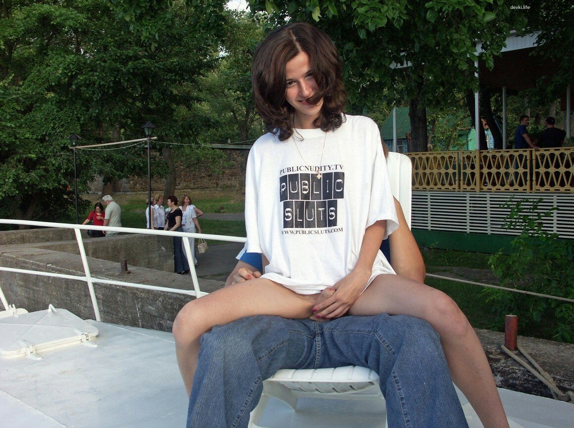 Skinny girl sucks dick in public - Amateur street blowjob