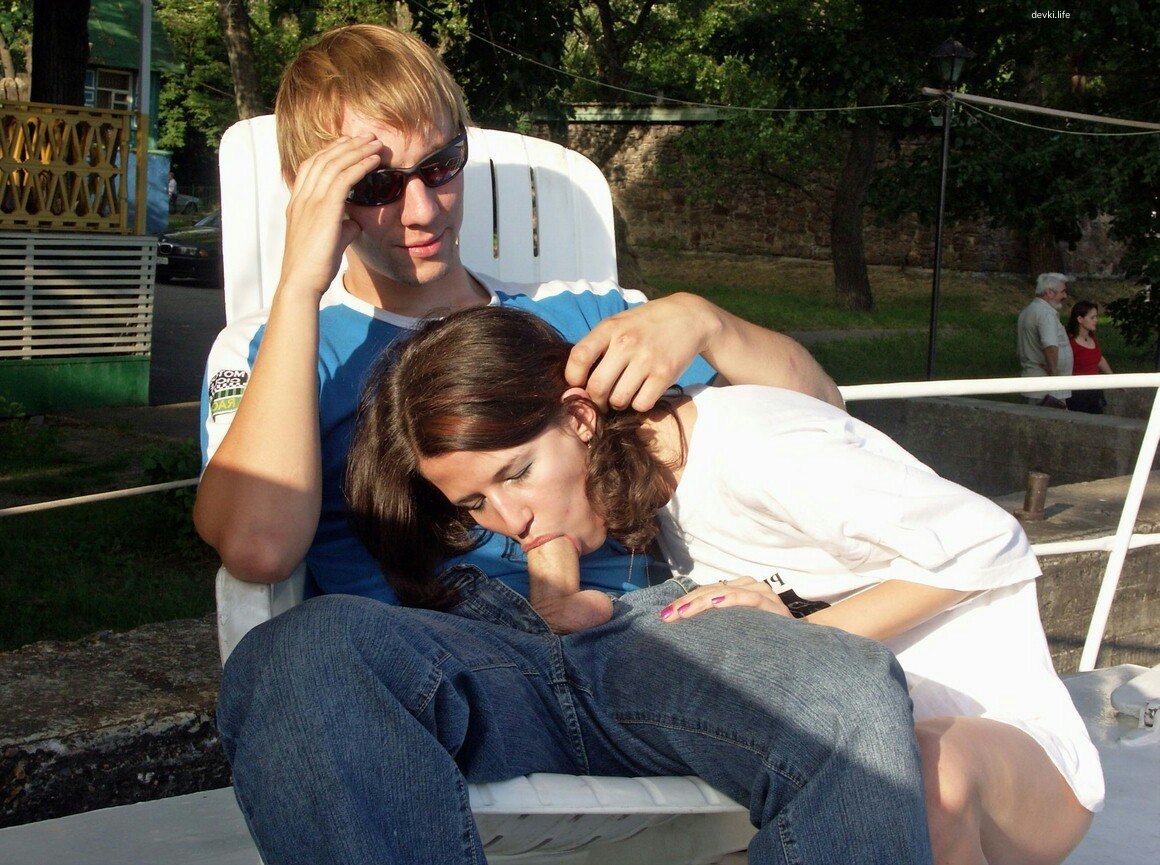 Skinny girl sucks dick in public - Amateur street blowjob