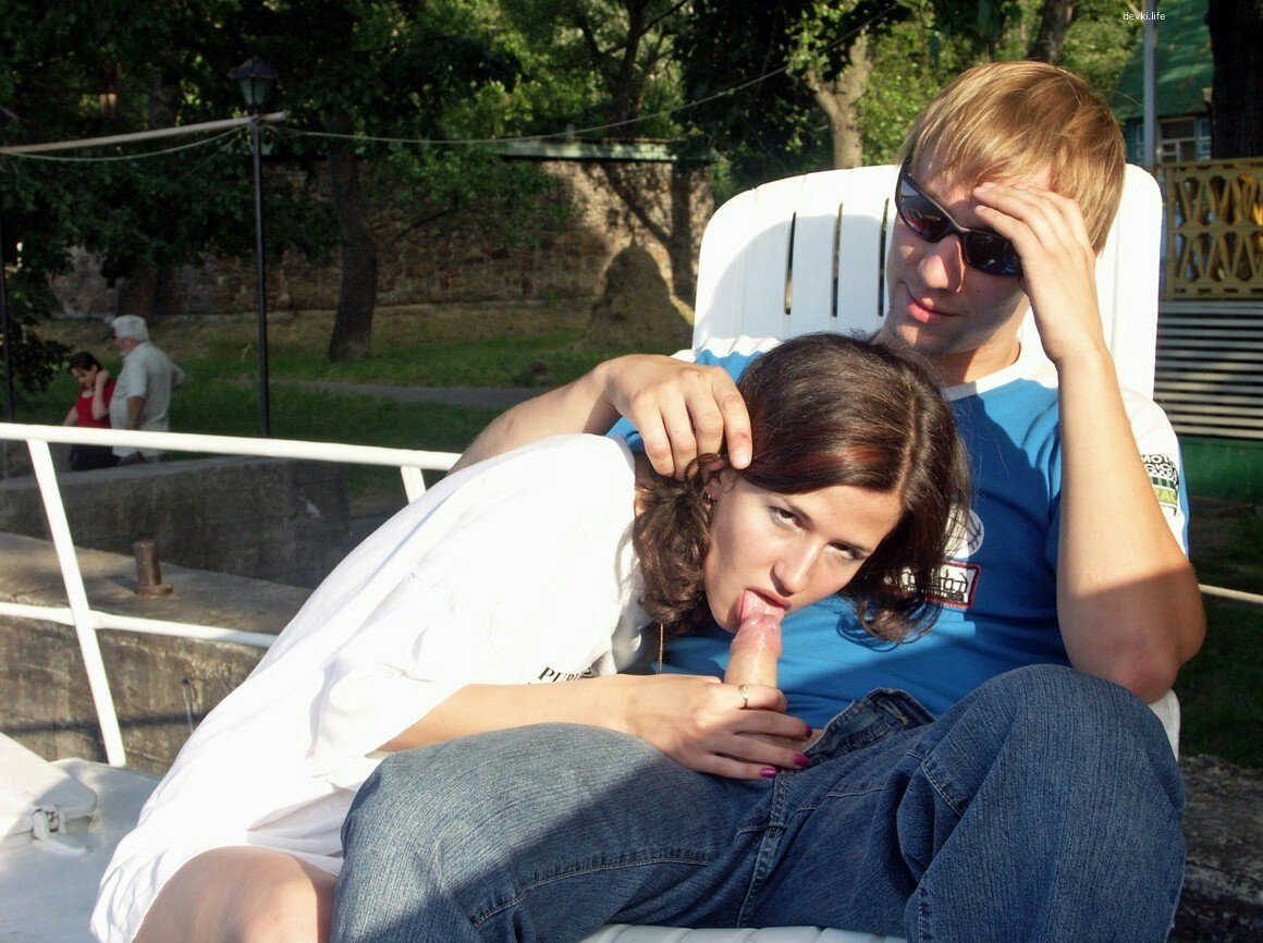 Skinny girl sucks dick in public - Amateur street blowjob