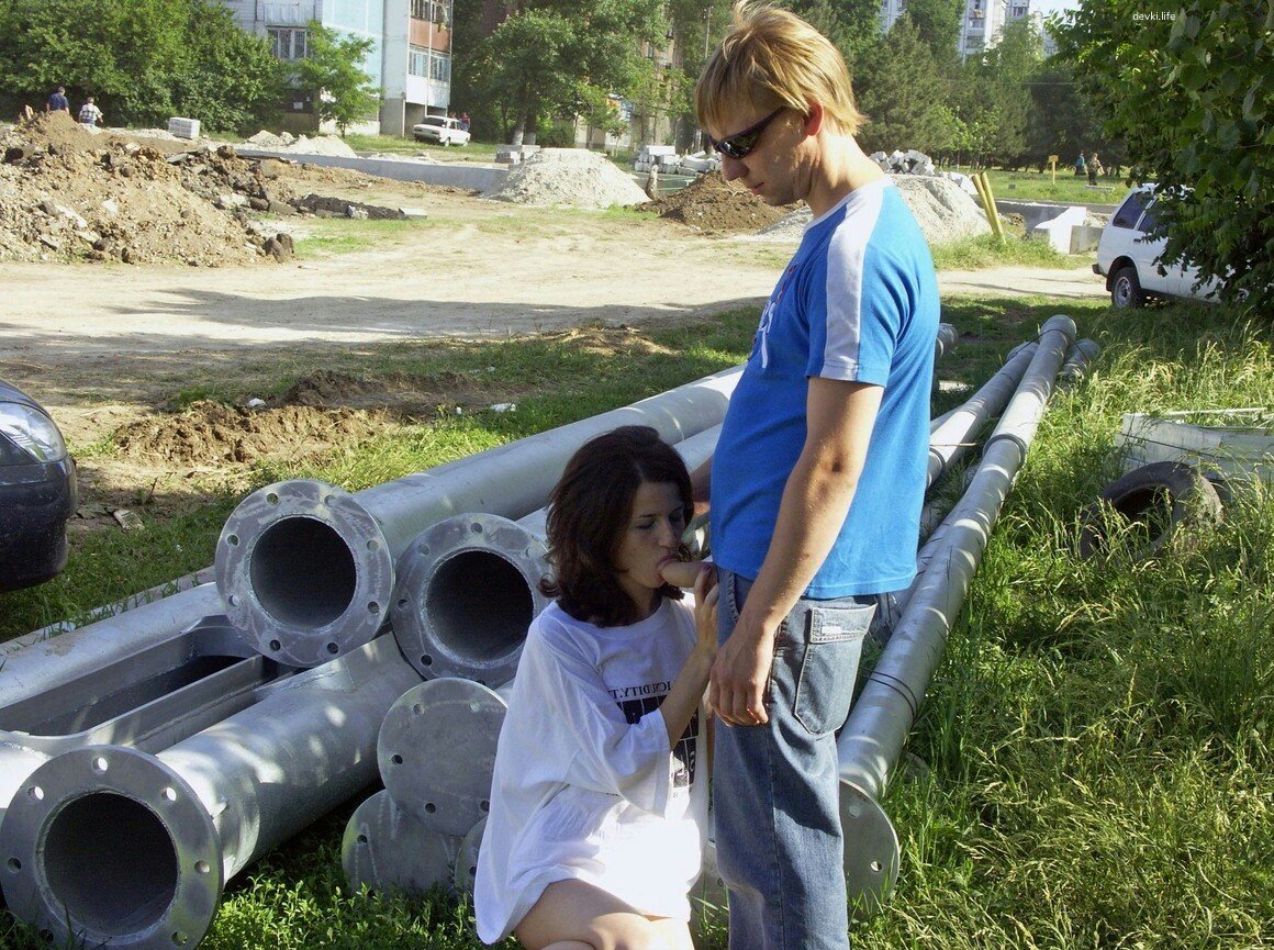 Skinny girl sucks dick in public - Amateur street blowjob