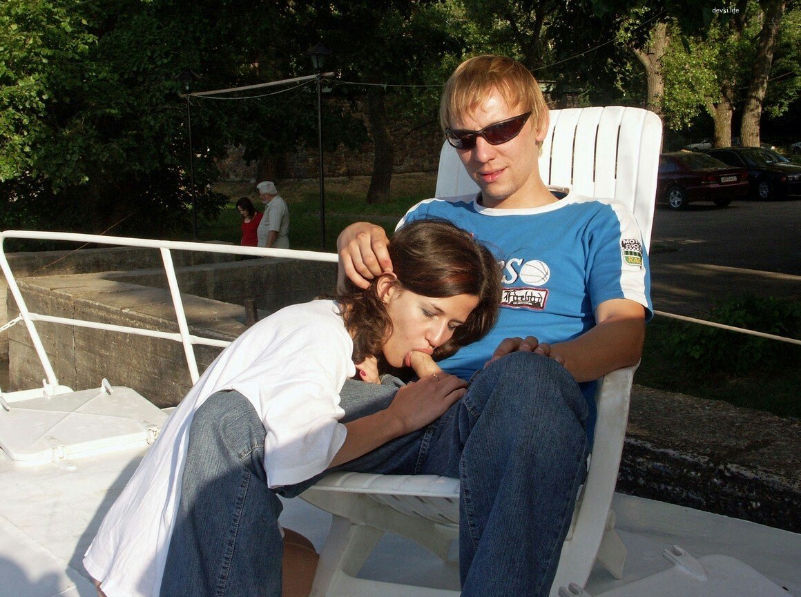 Skinny girl sucks dick in public - Amateur street blowjob