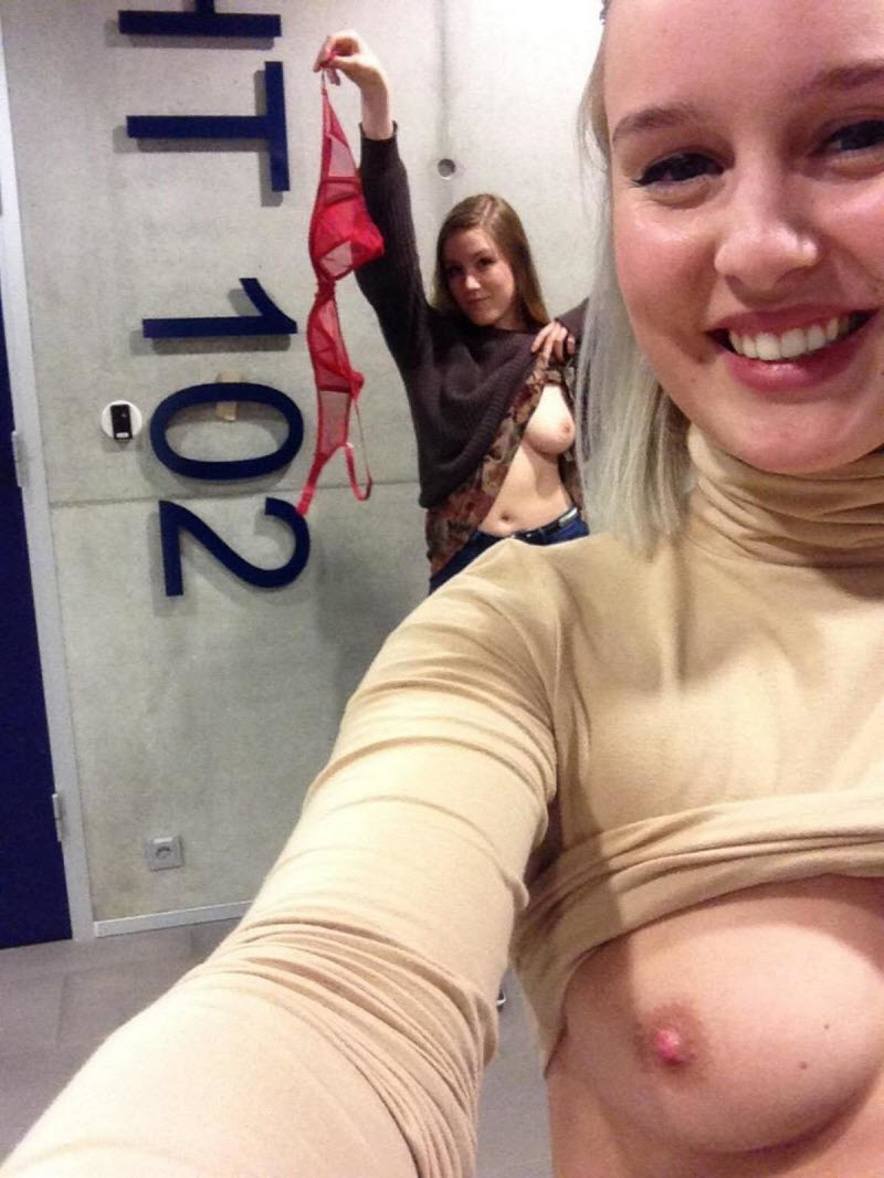 Amateur NUDE Photos: Hot Girls Showing Boobs Explicitly