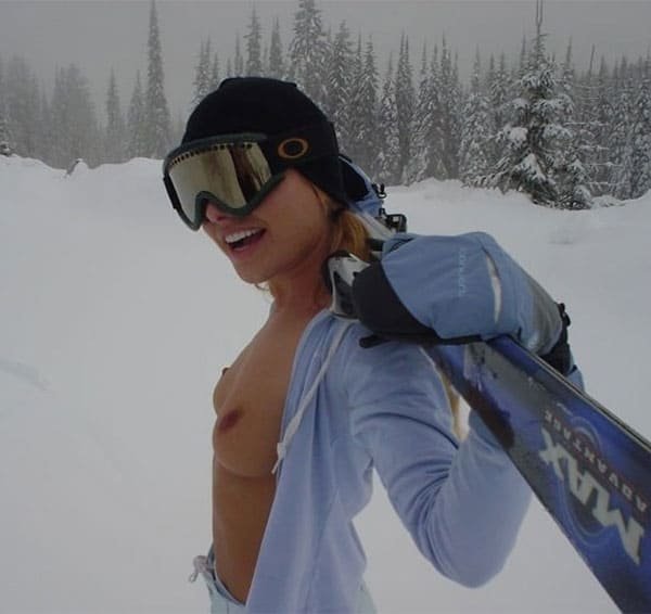 Explicit Nude Skiing Babes: Amateur Girls Stripping Down on the Slopes