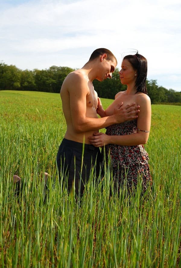 Young Couple's Outdoor Sex Adventure: Explicit Amateur Porn on Meadow