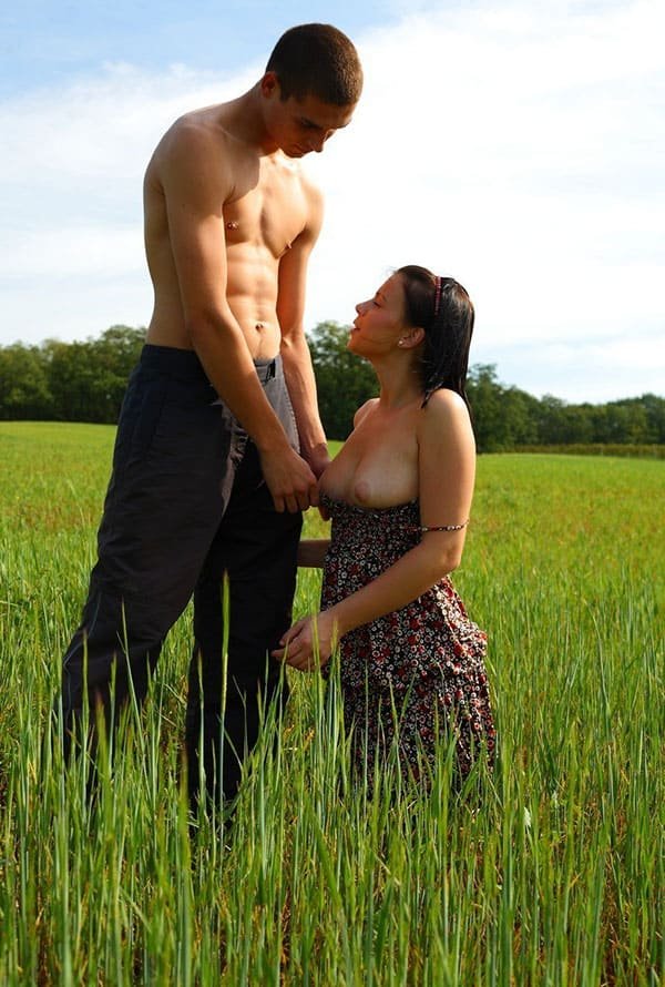 Young Couple's Outdoor Sex Adventure: Explicit Amateur Porn on Meadow