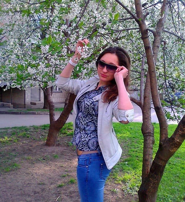 Explicit Amateur Photos: Busty Girl's Intimate Life
