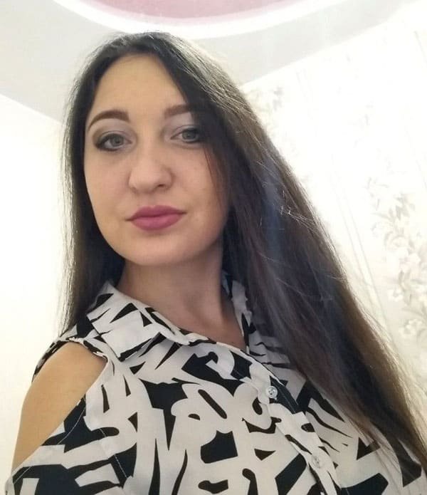 Explicit Amateur Photos: Busty Girl's Intimate Life