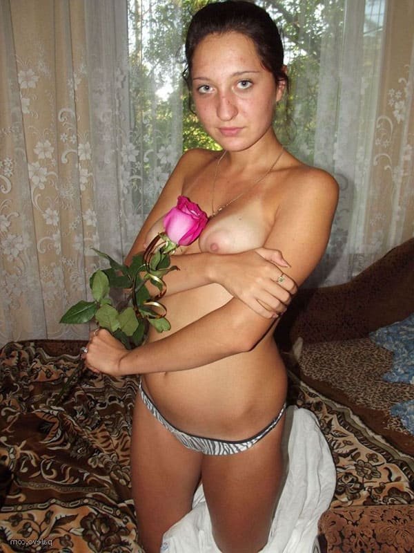 Explicit Amateur Photos: Busty Girl's Intimate Life