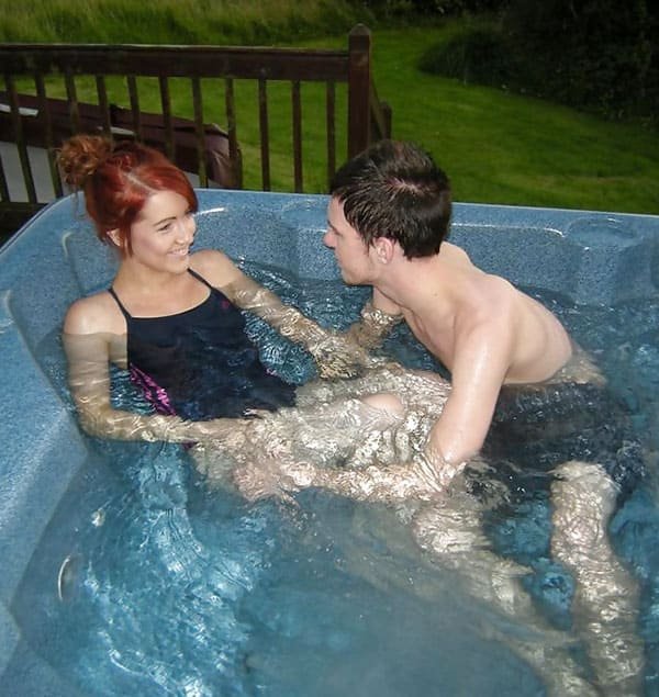 Street Hot Tub Sex: Amateur Porn Photo Shoot