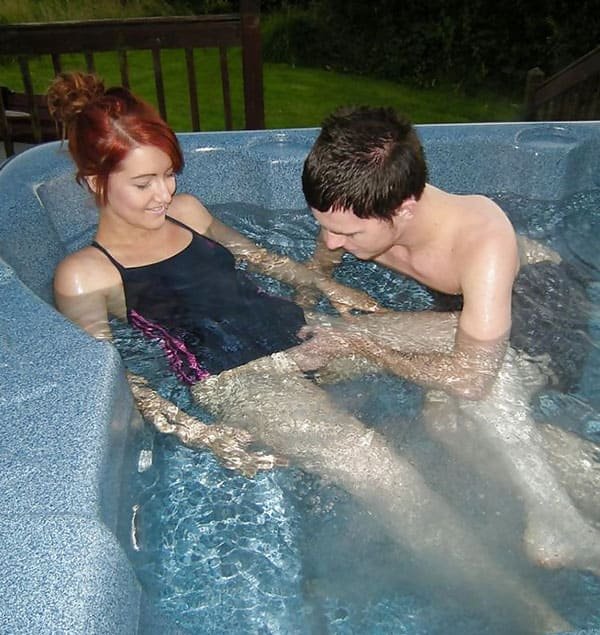 Street Hot Tub Sex: Amateur Porn Photo Shoot