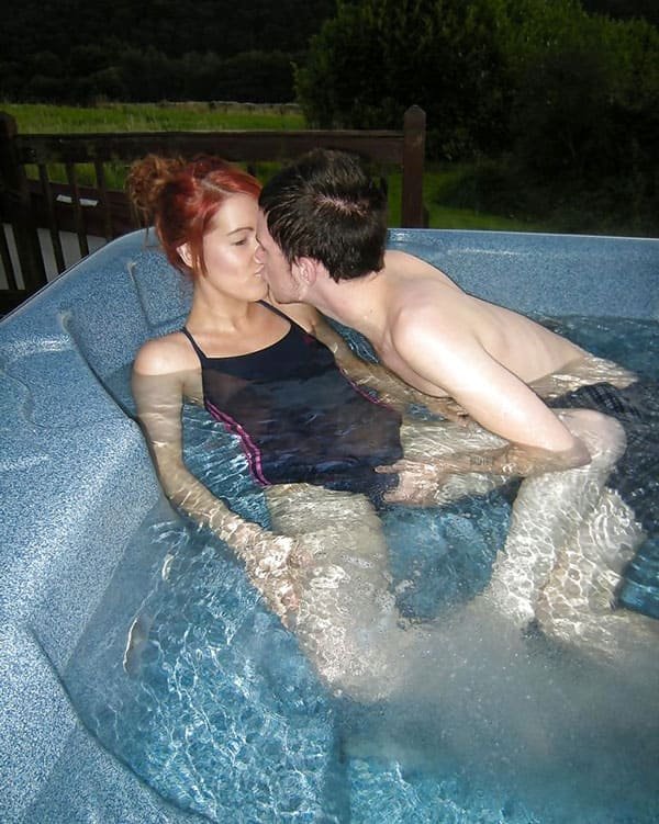 Street Hot Tub Sex: Amateur Porn Photo Shoot
