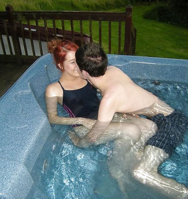 Street Hot Tub Sex: Amateur Porn Photo Shoot