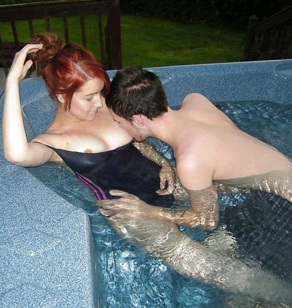 Street Hot Tub Sex: Amateur Porn Photo Shoot