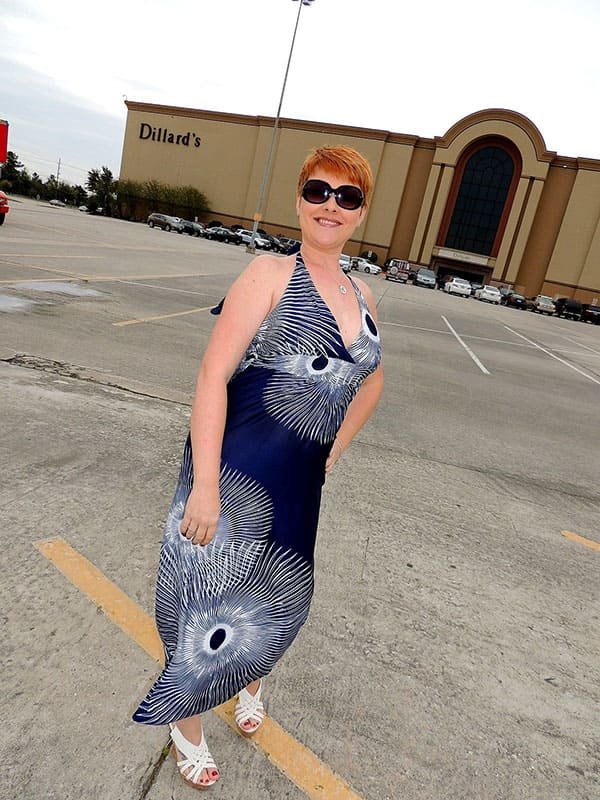 Hot MILF Poses and Sucks Cock in Fitting Room - Amateur Porn