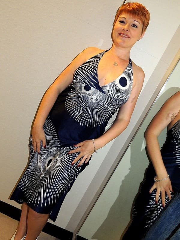 Hot MILF Poses and Sucks Cock in Fitting Room - Amateur Porn