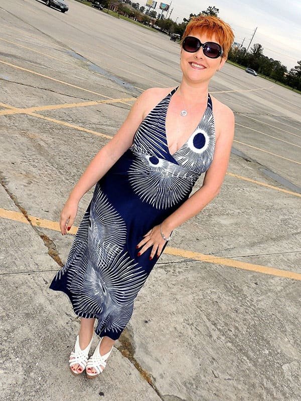 Hot MILF Poses and Sucks Cock in Fitting Room - Amateur Porn