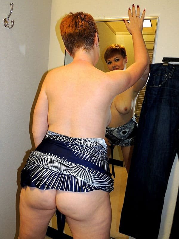 Hot MILF Poses and Sucks Cock in Fitting Room - Amateur Porn