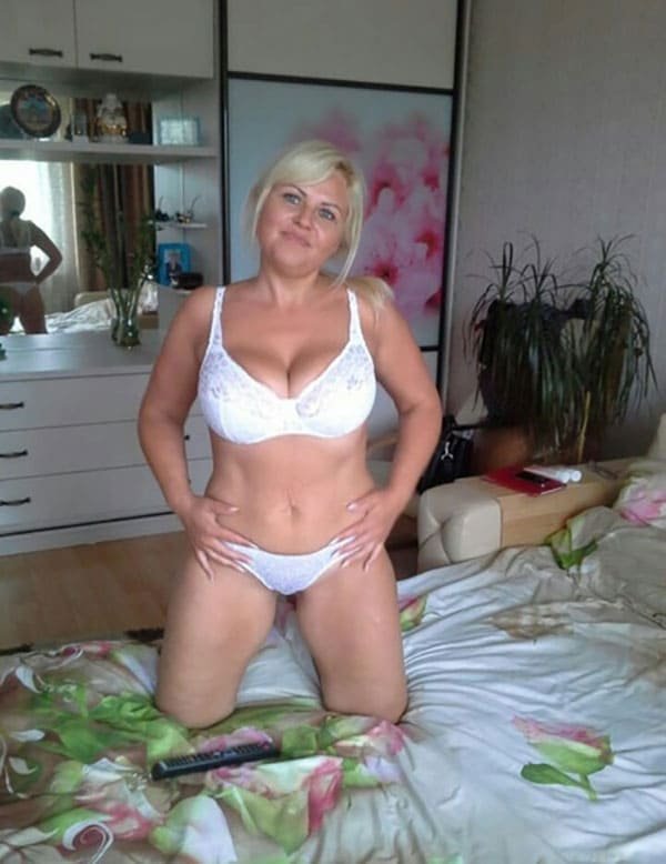 Big Tits MILF Amateur Porn Photo Shoot