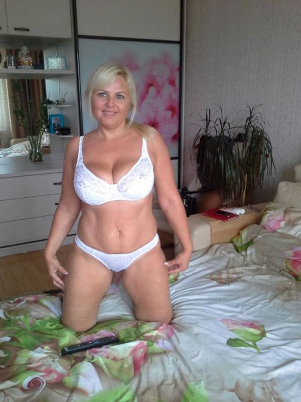 Big Tits MILF Amateur Porn Photo Shoot