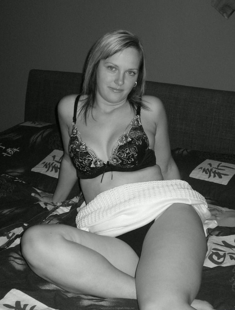 Hot Blonde's Holes Pounded in Amateur Sex - Explicit XXX Photos