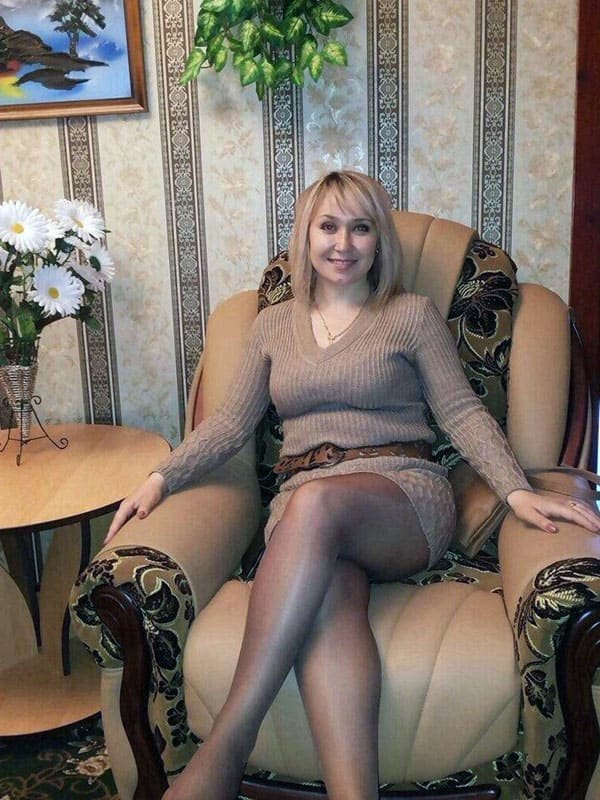 Hot Babes Sensually Posing in Clothes - Amateur Explicit Photos