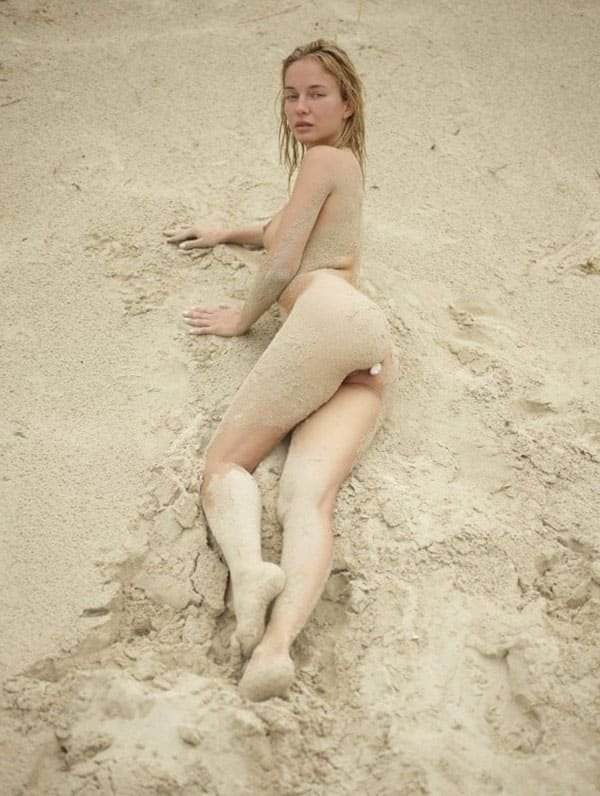 Beach Babe with Anal Plug in Ass: Amateur Anal Play Photo