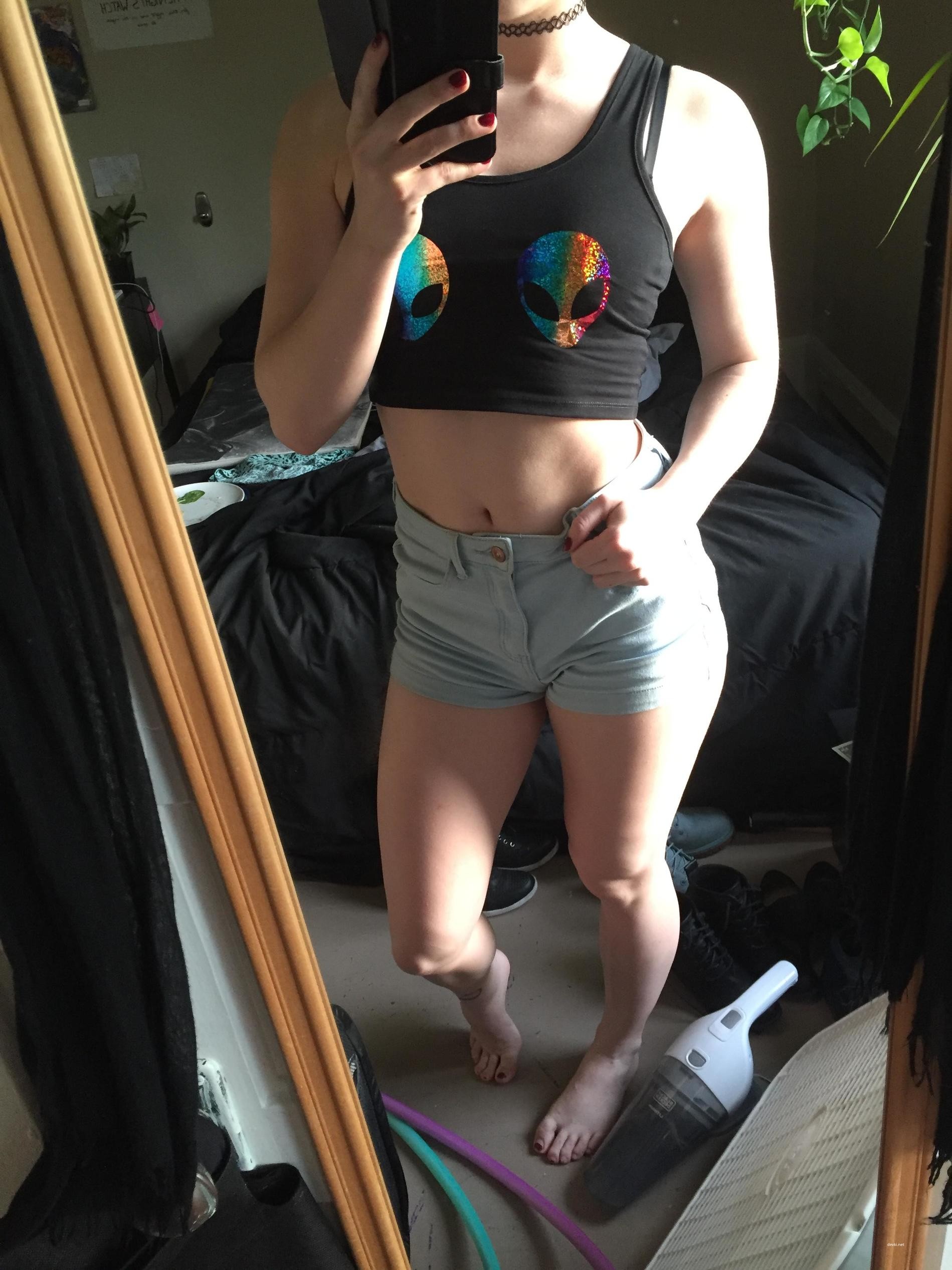 Hot amateur girl keeps herself in shape - explicit selfie