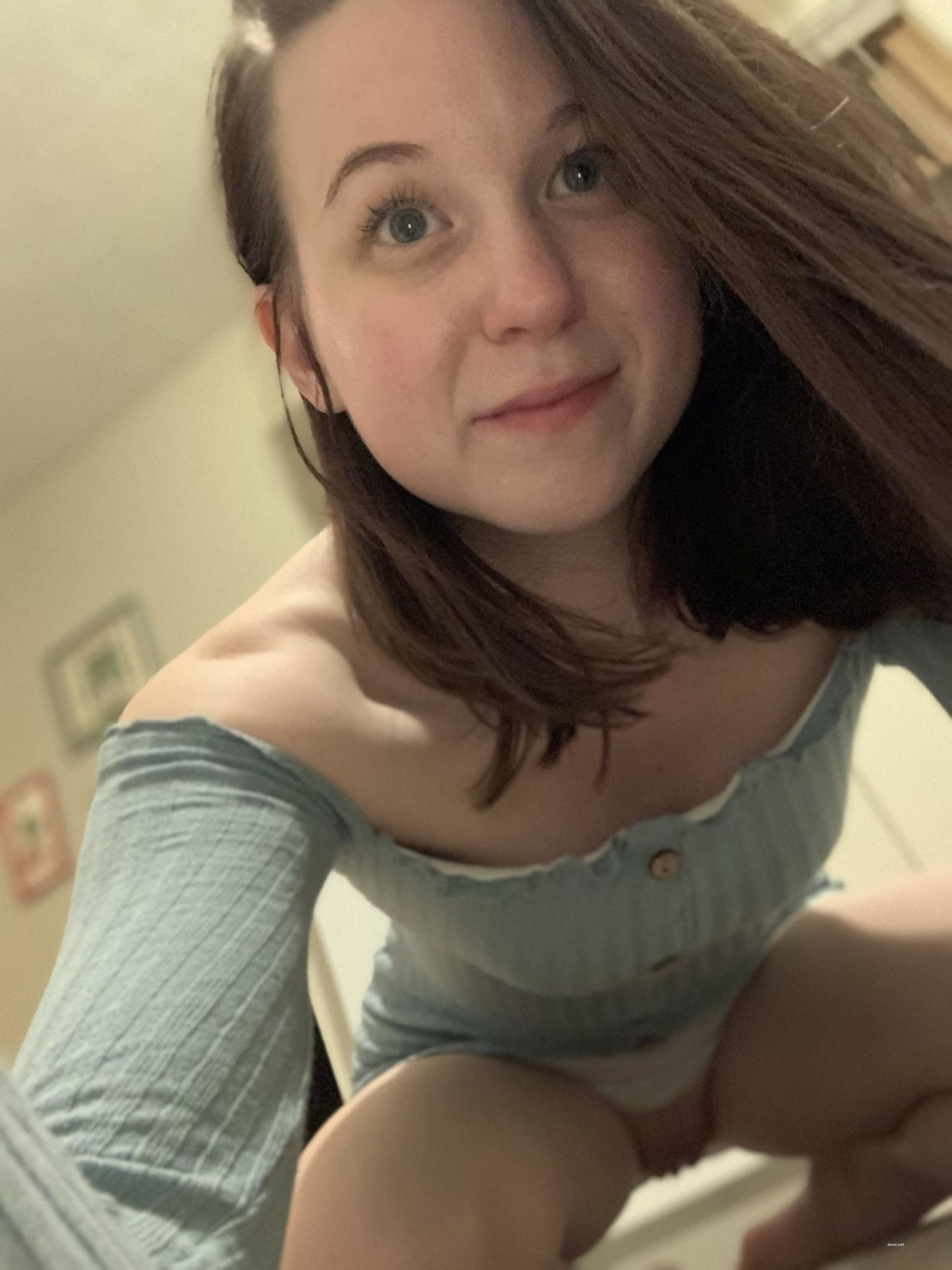 Young Cutie's Homemade Nudes: Explicit Amateur Photos [18+]